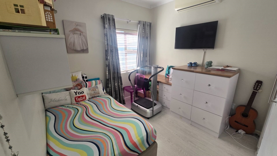 5 Bedroom Property for Sale in Sunningdale Western Cape